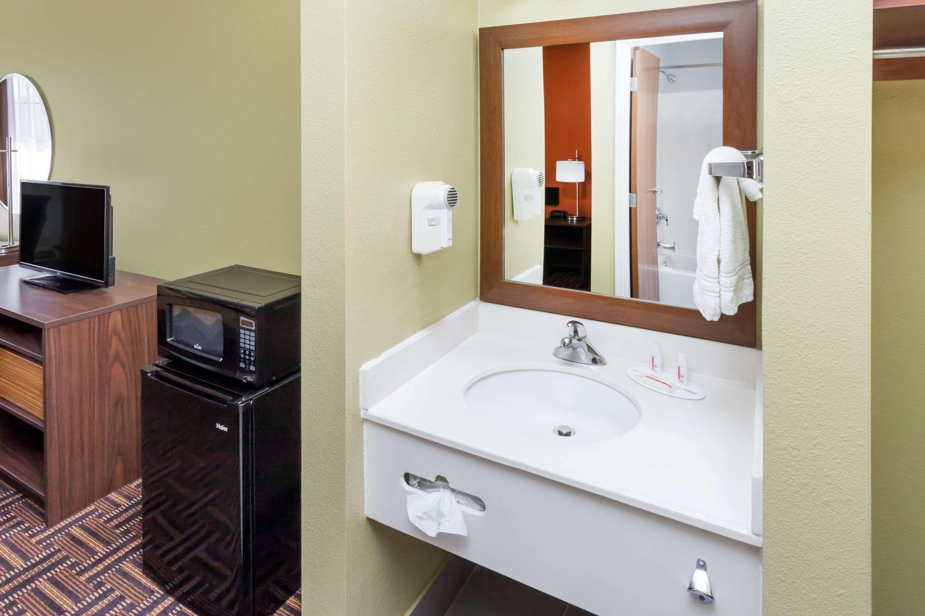 Super 8 By Wyndham Rochester Экстерьер фото