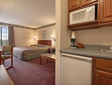 Super 8 By Wyndham Rochester Экстерьер фото
